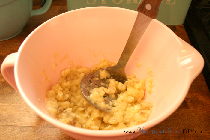 This gluten free banana bread recipe is sweet and moist -- the best gluten free chocolate chip banana bread recipe I've tried yet!