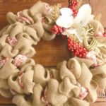 DIY Christmas wreath | DIY burlap wreath | Dollar Store wreath | Dollar Store Christmas wreath | Dollar Tree wreath | Dollar Tree Christmas wreath | DIY Dollar Store wreath | DIY Dollar Tree wreath #Christmas #DIY #burlap