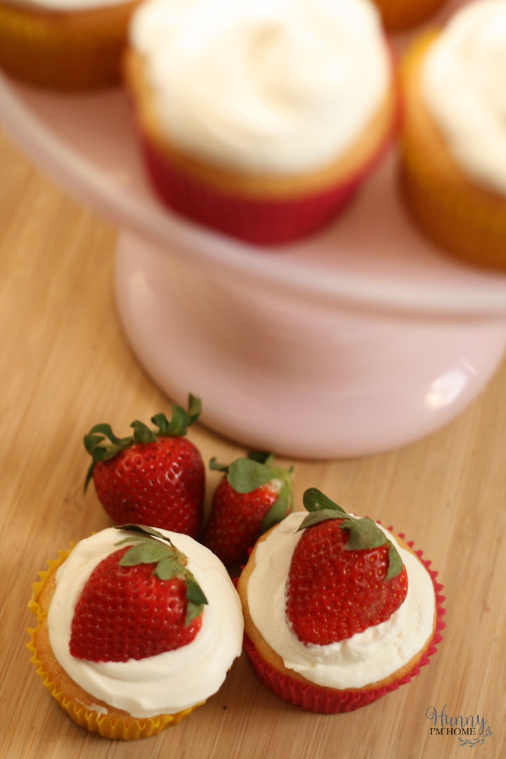 These delicious gluten free strawberries and cream filled cupcakes will be the perfect addition to any Spring or Summer gather, especially a Mother's Day dessert! gluten free cupcakes | gluten free strawberry cupcakes | gluten free filled cupcakes | Spring gluten free cupcakes | Summer gluten free cupcakes | gluten free mothers day dessert #glutenfree