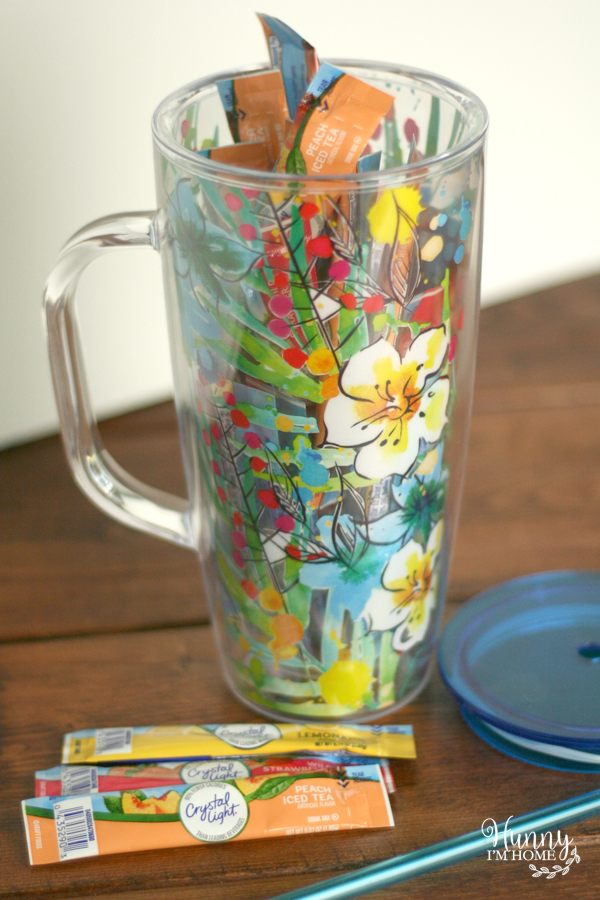 Show your child's teacher how much they care with a fun DIY teacher's gift filled with summer essentials | teacher gift idea | teachers gift idea | teacher appreciation gift idea | DIY gift idea | DIY summer gift #giftidea #gift #DIY #craft