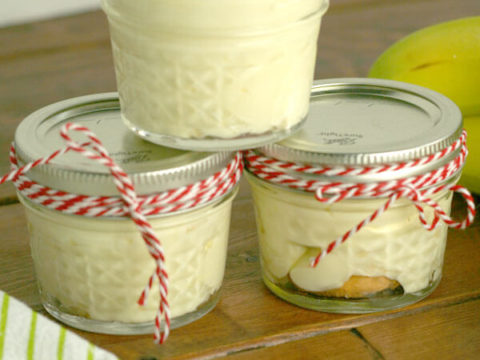 This recipe for gluten free banana pudding is delicious and so simple to make via hunnyimhomediy.com | gluten free banana pudding | gluten free banana recipes | gluten free banana recipe | banana pudding recipe | banana pudding recipe gluten free | banana pudding gluten free | gluten free banana pudding desserts | individual desserts | individual gluten free desserts