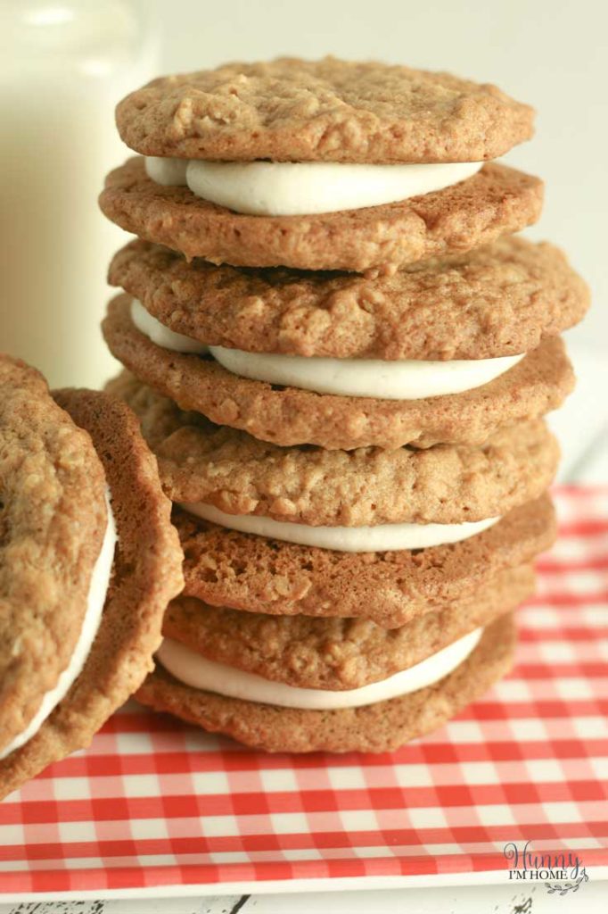 These delicious gluten free oatmeal creme pies may even taste better than the originals! via Hunny I'm Home DIY | gluten free oatmeal cream pies | gluten free Christmas cookies | gluten free cookie recipes | gluten free desserts | gluten free recipes | gluten free copy cat recipe | gluten free oatmeal cookies | gluten free cookies easy | gluten free oatmeal cream pie cookies | gluten free oatmeal creme pie cookies #glutenfree #christmascookies