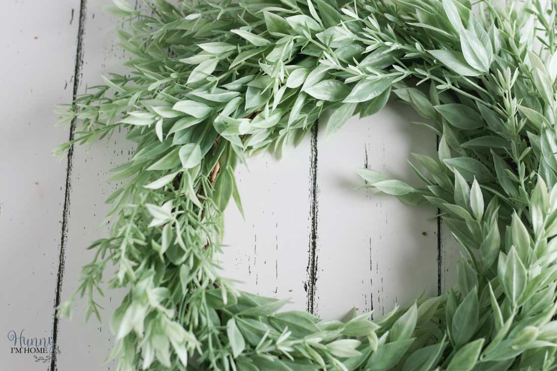 This simple DIY fall farmhouse wreath with a removable bow is so simple to make via Hunny I'm Home DIY | DIY fall farmhouse decor | DIY fall farmhouse crafts | DIY fall farmhouse decorations | fall farmhouse wreath ideas | fall farmhouse wreath ideas | fall farmhouse wreath diy | fall farmhouse wreaths diy #fall #farmhouse #DIY