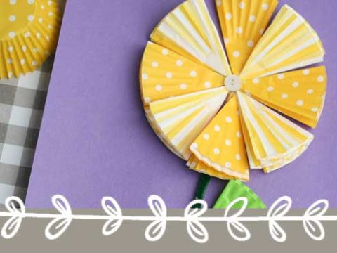 This adorable flower craft for kids is the perfect spring craft for kids! It's a great flower craft for toddlers or flower craft for kindergarten. Your kids will love making these flower crafts for kids! #DIY #craftsforkids