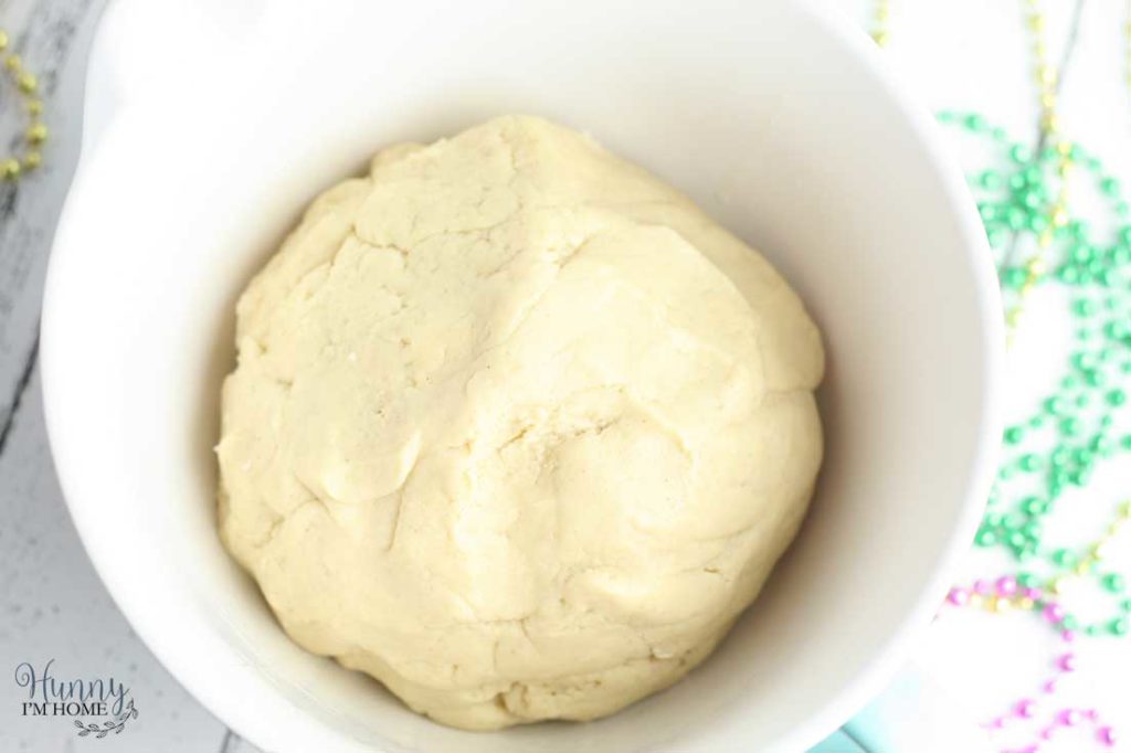 You'll love this easy gluten free king cake recipe! This turns a king cake recipe traditional into adorable gluten free king cake bundt cakes and makes king cake gluten free. These gluten free mini king cakes are the perfect way to celebrate Mardis Gras! #mardigras #glutenfree
