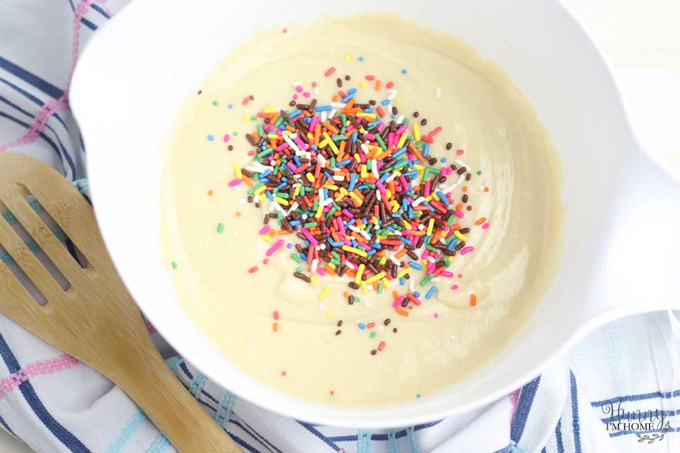 This gluten free donuts recipe is the perfect way to celebrate a birthday! It's a great idea for gluten free birthday treats or an alternative to gluten free birthday cake. These adorable gluten free funfetti donuts are fun gluten free breakfast ideas and great for gluten free sweet treats. #glutenfree #funfetti #birthdaytreats