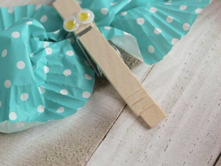 This cute butterfly craft for kids is the perfect spring craft for kids ideas! Your preschooler will have a blast making these butterfly crafts for toddlers and butterfly crafts for preschool. #craftsforkids #DIY