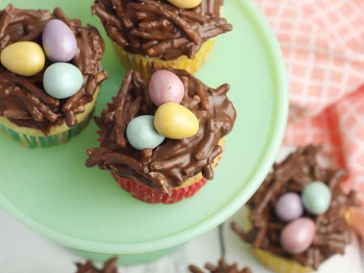 These adorable nest cupcakes are the perfect Easter dessert ideas. You'll love how simple these nest cupcakes egg are to make and how adorble these nest cupcakes Easter are to make! #cupcakes