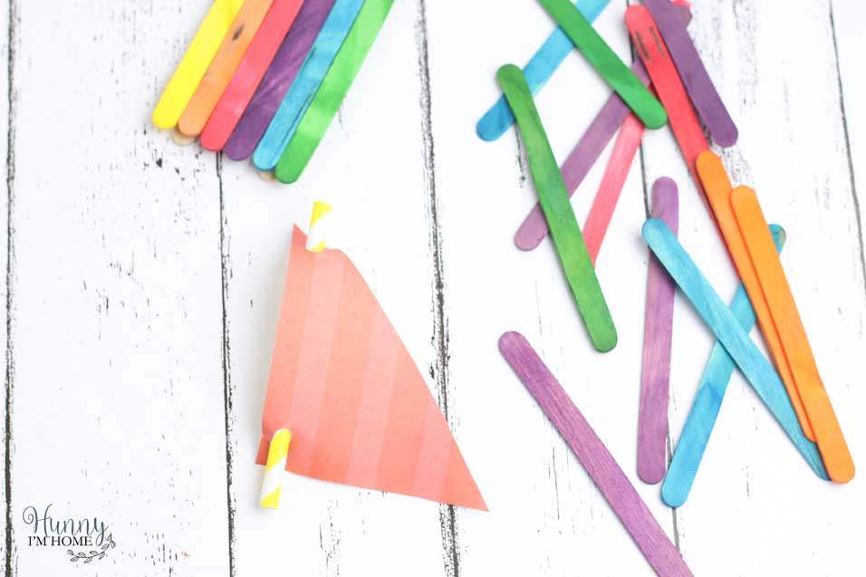 This cute boat craft for kids is the perfect summer activities for kids. Your kids will have a blast playing with popsicle stick boat that floats. It's an easy popsicle stick craft that your kids can make and play with! It's one of the best boat crafts for toddlers. #craftsforkids