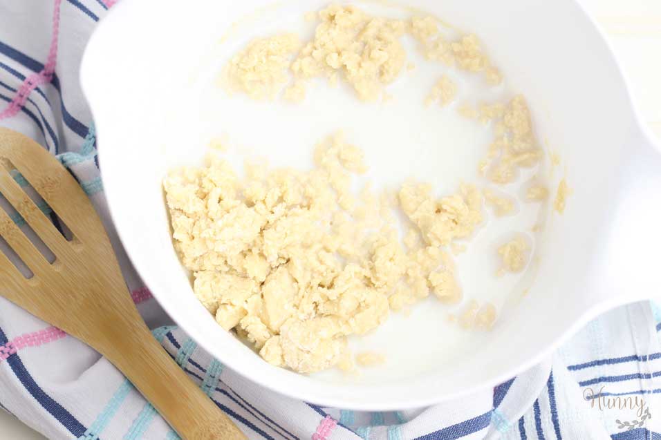 This gluten free donuts recipe is the perfect way to celebrate a birthday! It's a great idea for gluten free birthday treats or an alternative to gluten free birthday cake. These adorable gluten free funfetti donuts are fun gluten free breakfast ideas and great for gluten free sweet treats. #glutenfree #funfetti #birthdaytreats