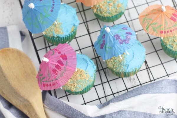 Ocean Swirl Beach Cupcakes for Your Next Beach Party