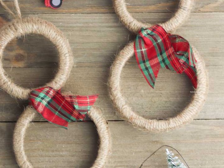 Easy mason jar lid snowman ornaments DIY