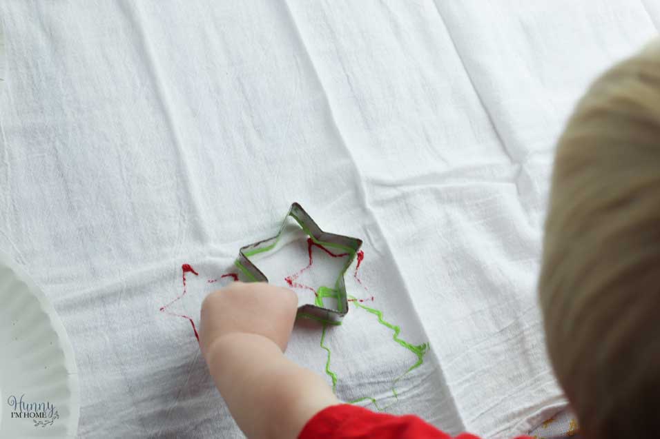These tea towels are Christmas gifts kids can make