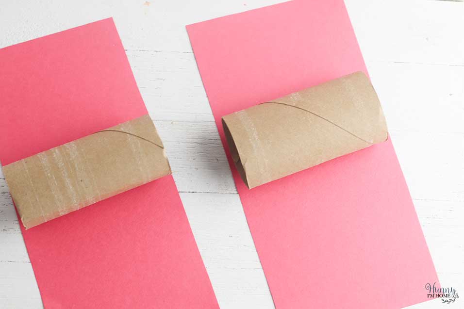 Wrap the toilet paper roll for the beach craft for kids