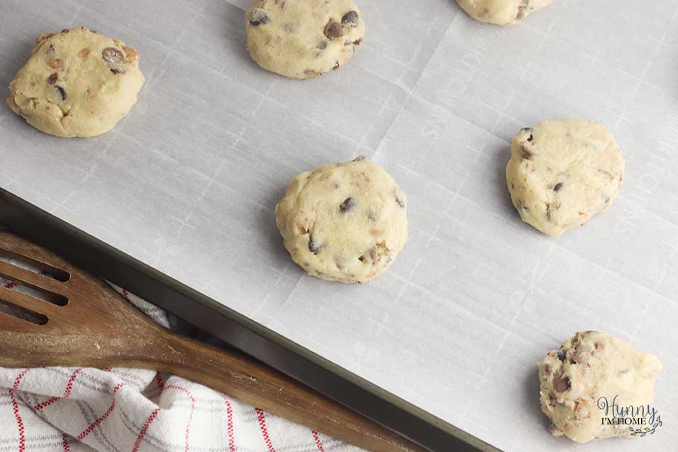Bake gluten free chocolate chip cookies
