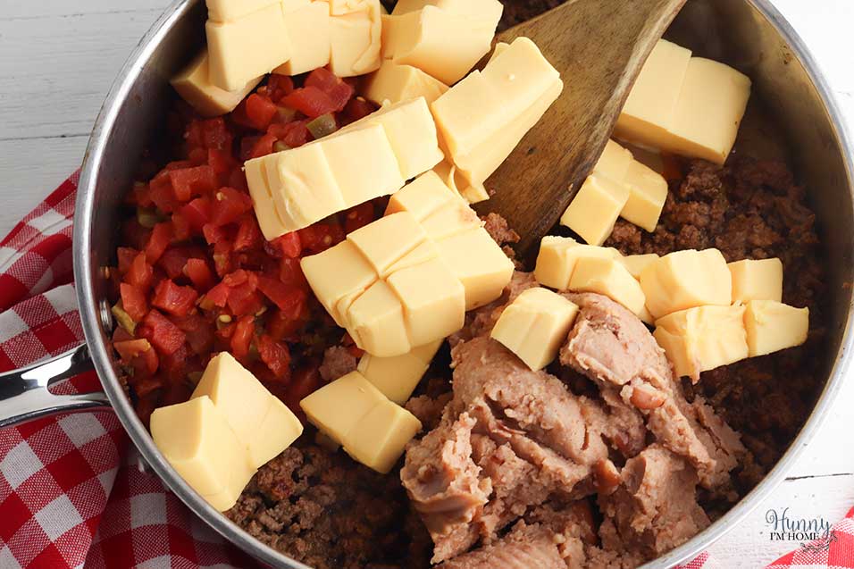 taco dip with meat and beans