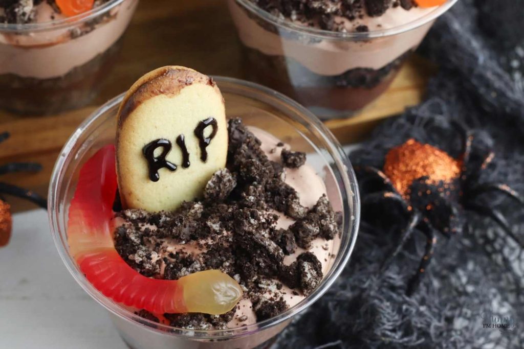 graveyard dessert for Halloween