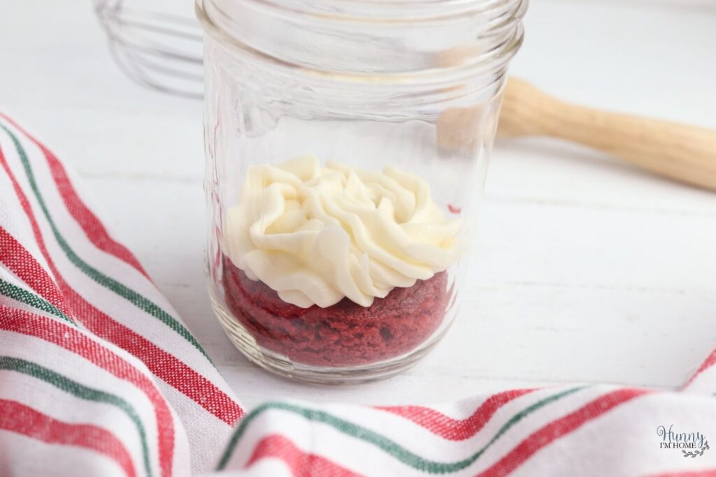 how to layer cake and icing in a jar