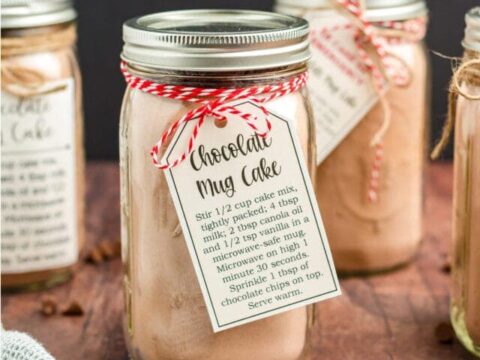 diy hot chocolate gift in a jar