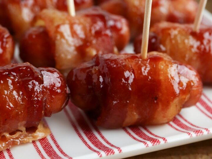 BBQ cocktail sausages with bacon