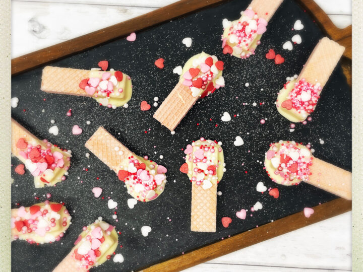 Image for Pink Wafer Valentines Biscuits