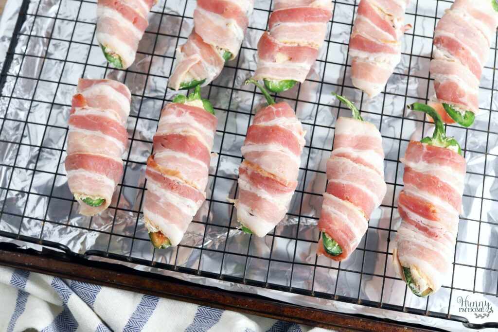 how to make bacon wrapped jalapeno poppers