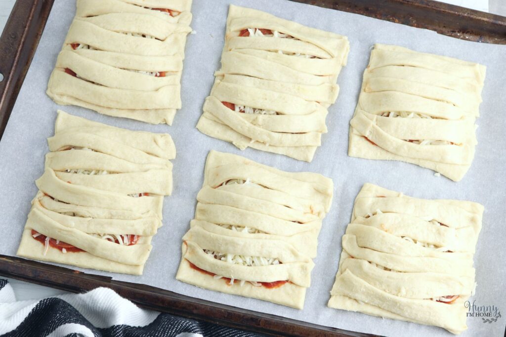 how to make mummy pizza pockets