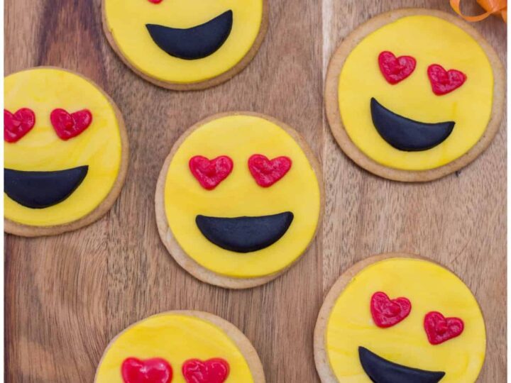 Image for Valentine's Cookies With Smiley Emoji Heart Eyes 
