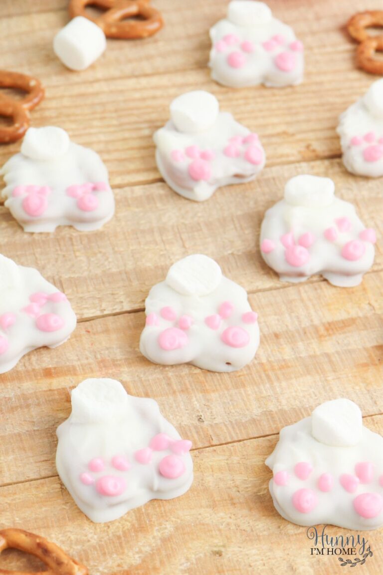 Adorable Easter Bunny Pretzels the Kids Will Love