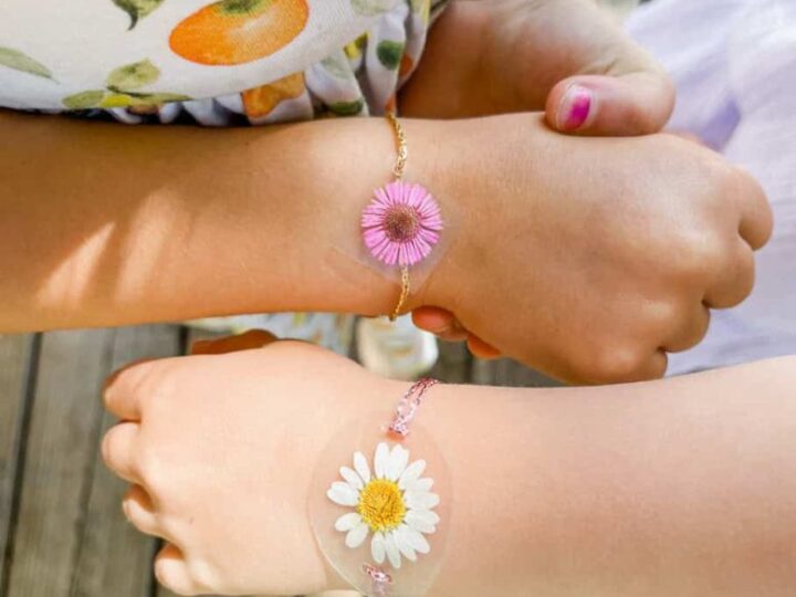 diy-pressed-flower-bracelets-for-kids-01-1-776x1024
