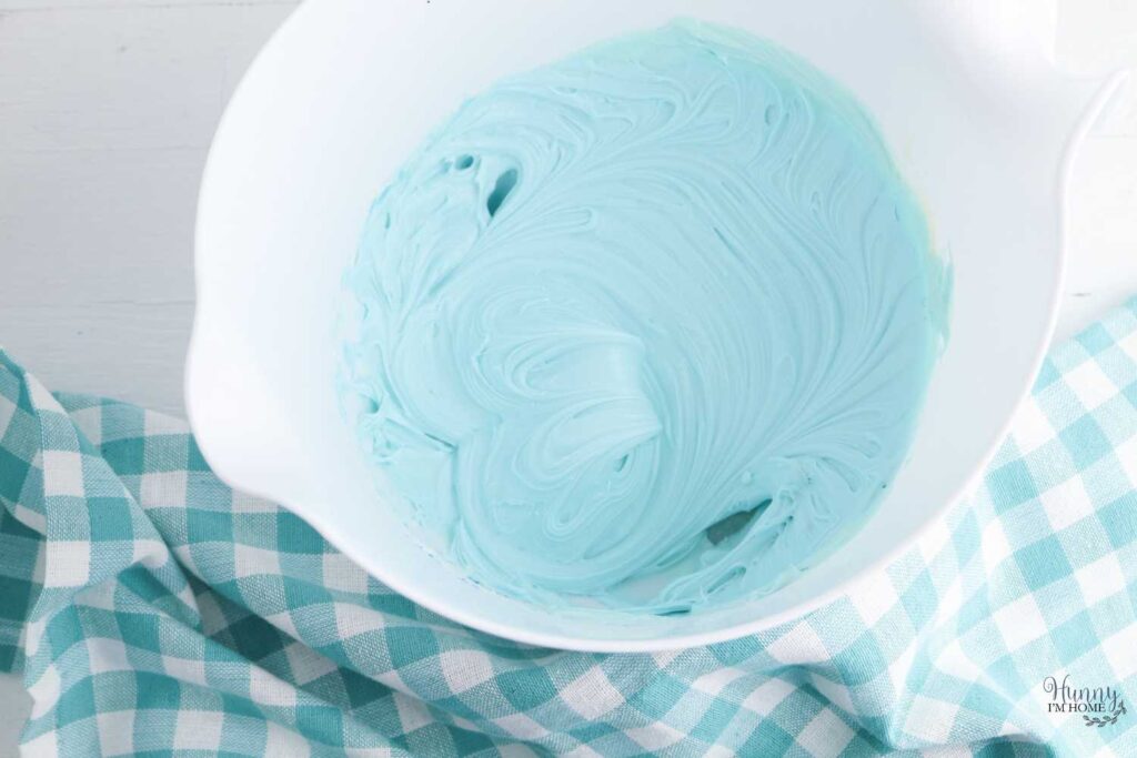 blue icing for pool cupcakes