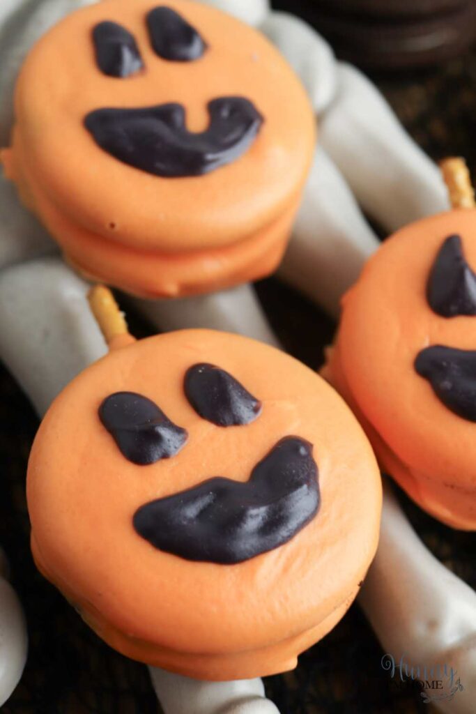 chocolate covered jack o lantern oreos