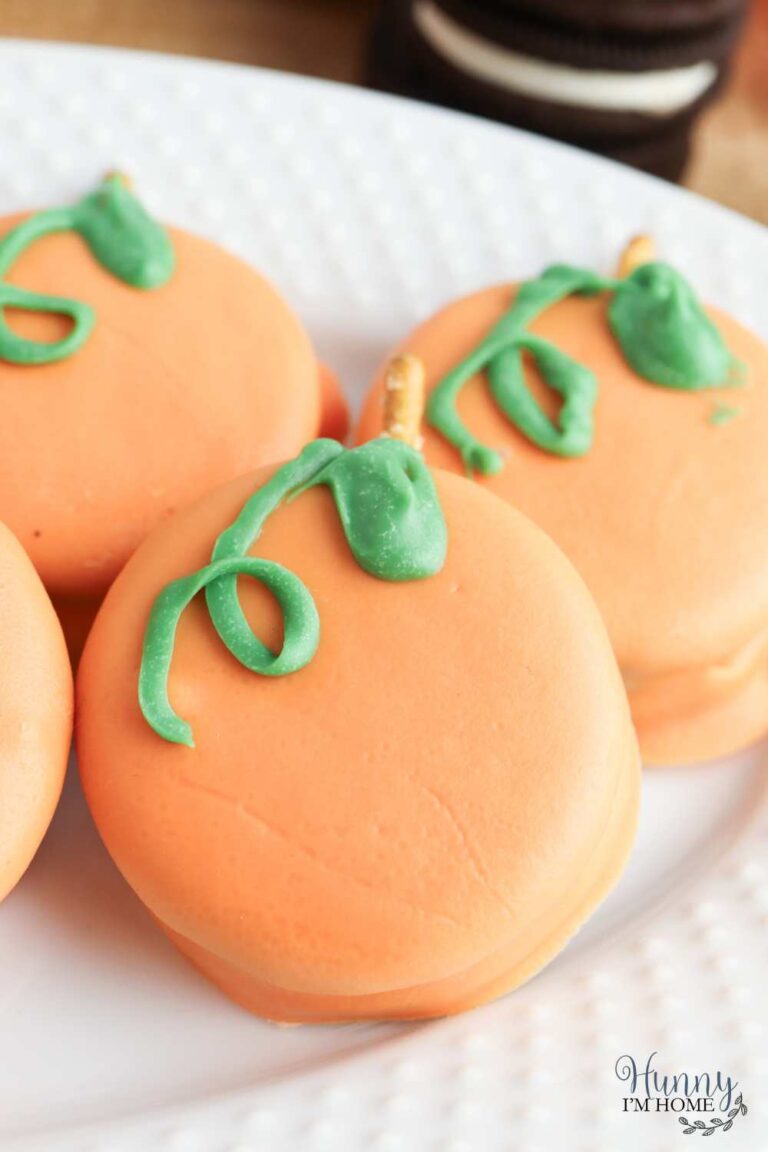 Easy Chocolate Covered Pumpkin Oreos