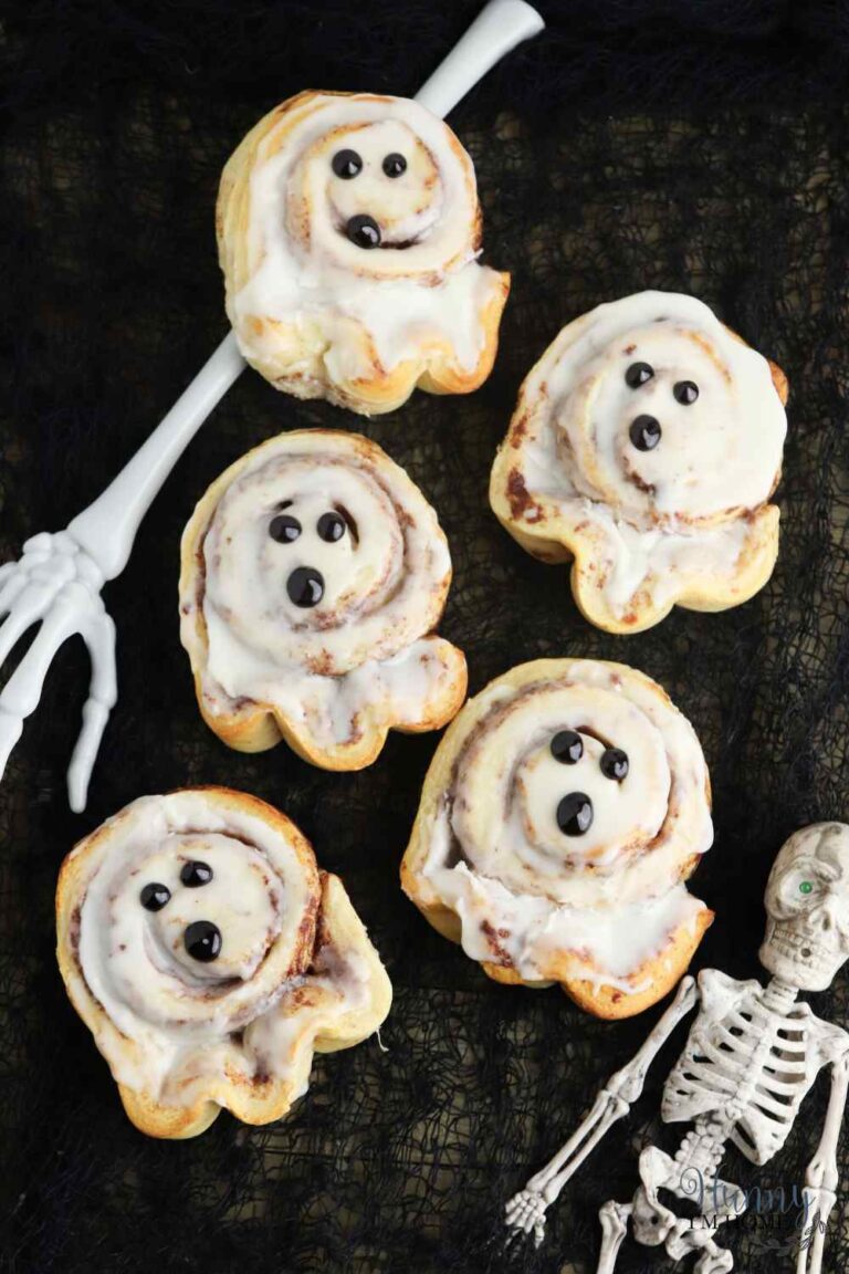 Easy Two Ingredient Cinnamon Roll Ghosts