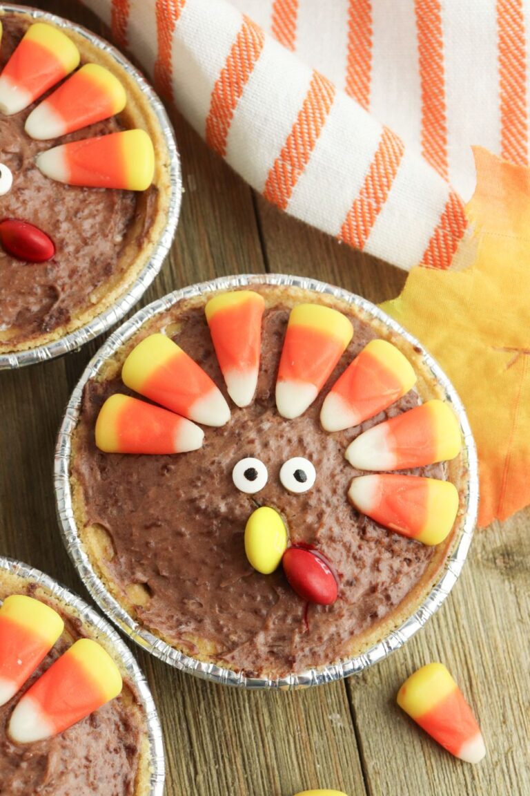 Cute Thanksgiving Dessert: Mini Turkey Pudding Pies