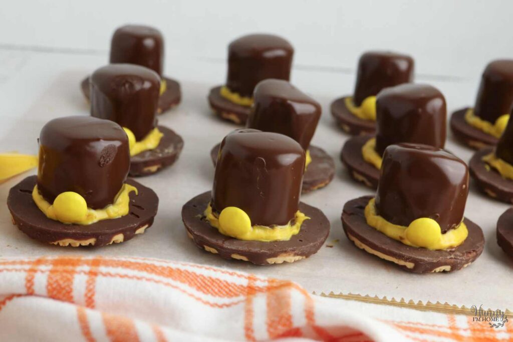 how to decorate pilgrim hat cookies