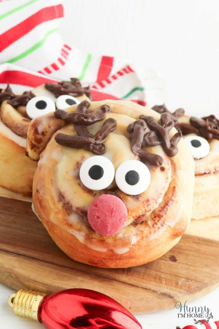 how to make cinnamon roll reindeer