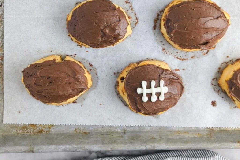 how to decorate football cinnamon rolls