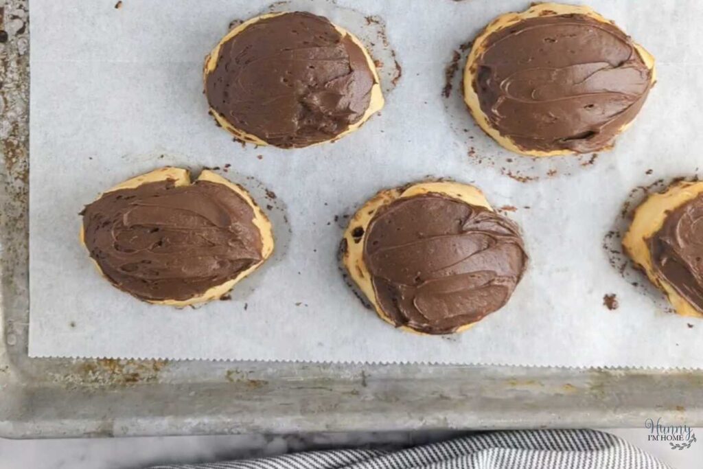 how to make football cinnamon rolls