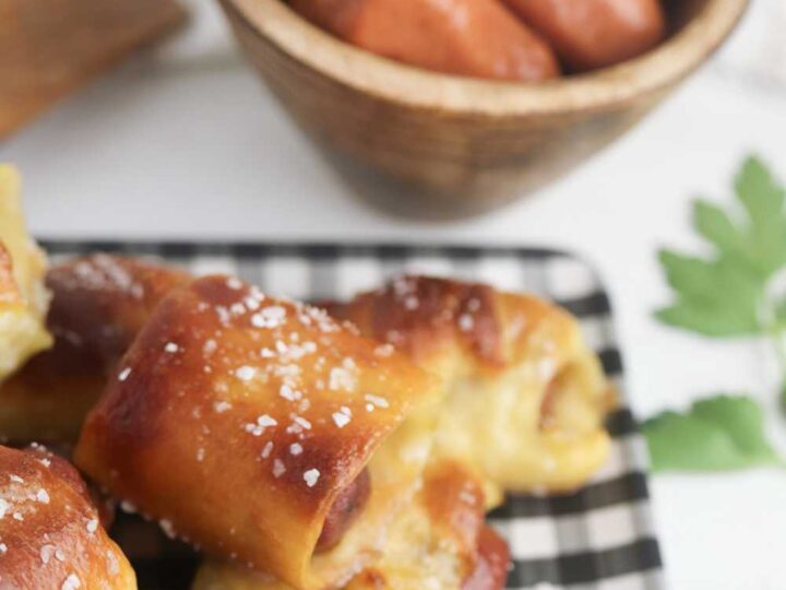 how to make pretzel pigs in a blanket
